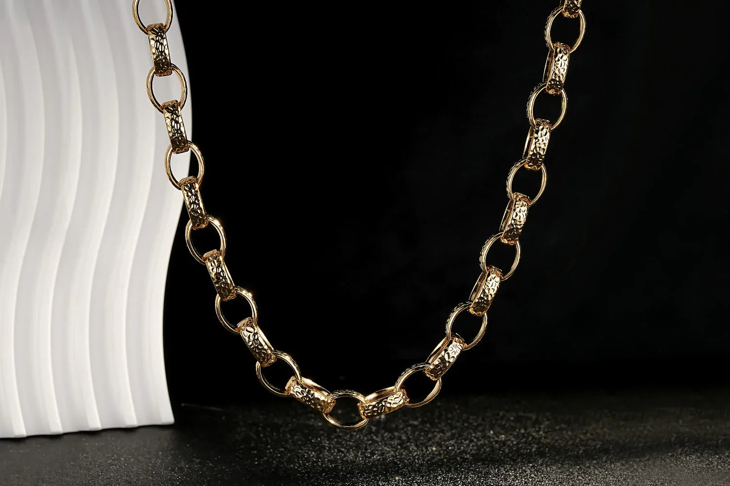 10MM GOLD OVAL BELCHER HAMMERED PATTERN CHAINED CHAIN